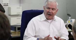 Gates clamps down on military interviews